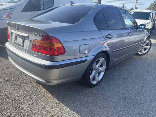 2005 BMW 325 325i