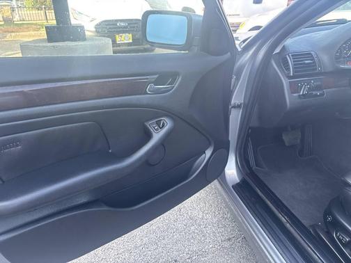 2005 BMW 325 325i