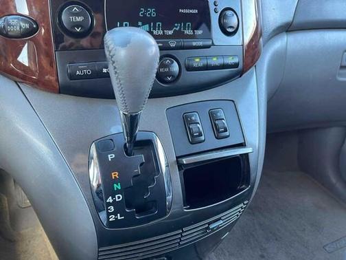Photo 3 of 67 of 2004 Toyota Sienna XLE