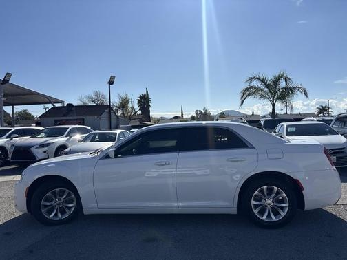 2019 Chrysler 300 Touring