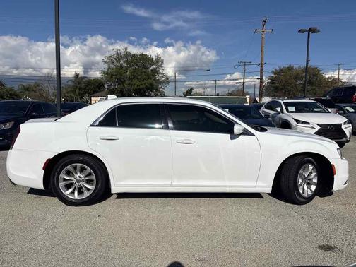 2019 Chrysler 300 Touring