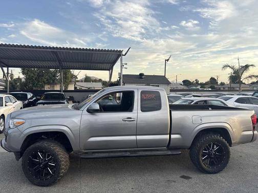 2018 Toyota Tacoma SR