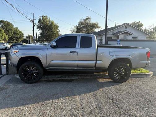 2018 Toyota Tacoma SR