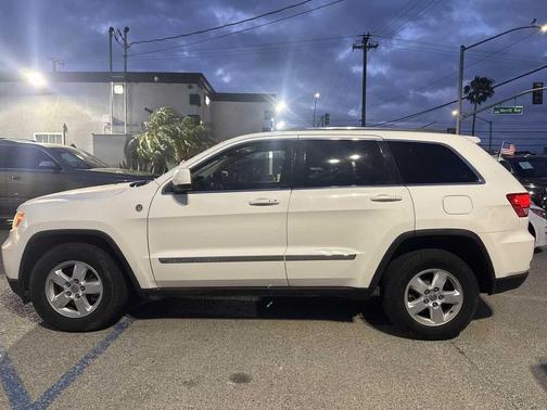 Stone White 2011 Jeep Grand Cherokee Laredo