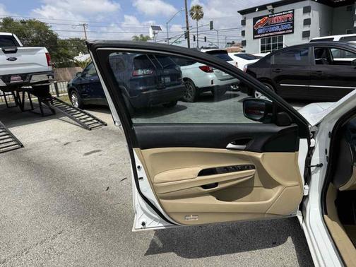 Taffeta White 2012 Honda Accord 2.4 LX