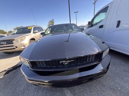 2005 Ford Mustang Deluxe