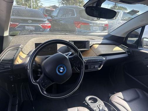 Capparis White w/BMW i Frozen Blue Accent 2014 BMW i3 Base