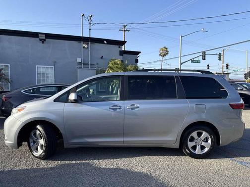 Creme Brulee Mica 2017 Toyota Sienna LE