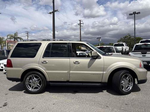 Cashmere Tri-Coat 2005 Lincoln Navigator Luxury