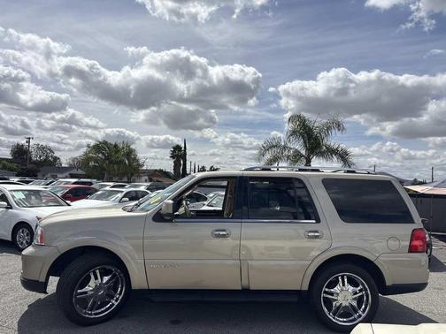 Cashmere Tri-Coat 2005 Lincoln Navigator Luxury