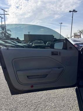 2005 Ford Mustang Deluxe