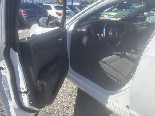 2017 Dodge Charger SE