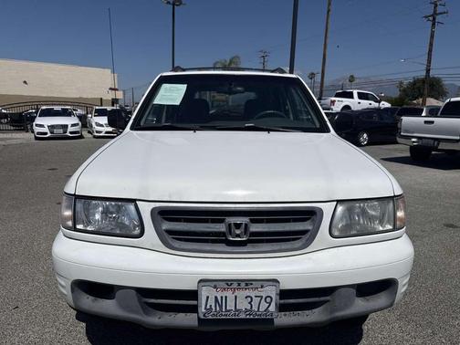 Alpine White 2000 Honda Passport LX