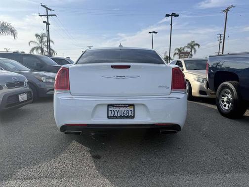 2016 Chrysler 300C Base