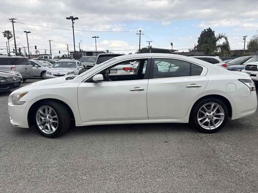 Pearl White 2014 Nissan Maxima S