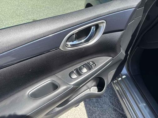 Gun Metallic 2017 Nissan Sentra SR