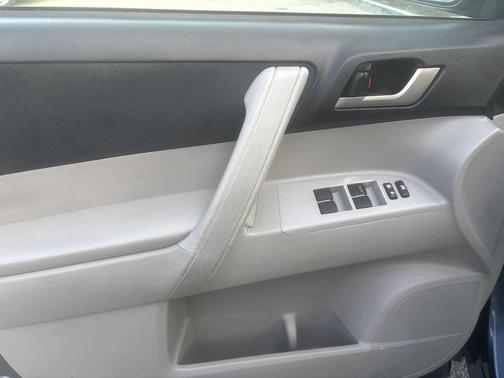2013 Toyota Highlander SE