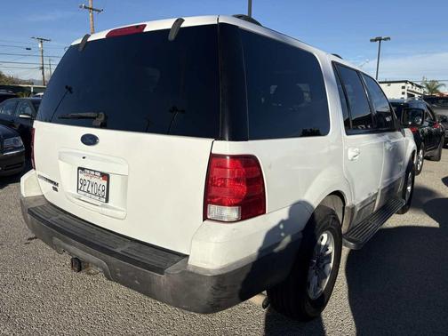 2003 Ford Expedition Base
