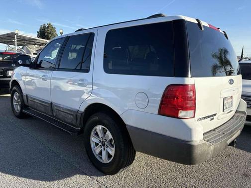 2003 Ford Expedition Base