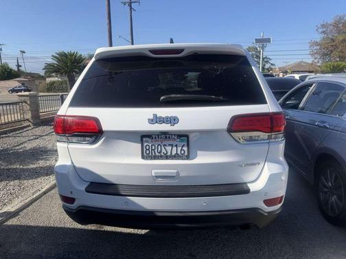 Bright White Clearcoat 2020 Jeep Grand Cherokee Laredo