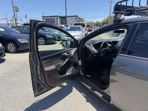 Magnetic Metallic 2018 Ford Focus SE