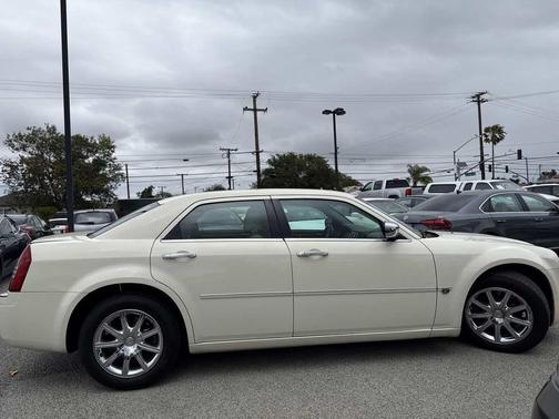 Cool Vanilla 2007 Chrysler 300C Base