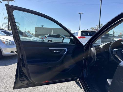 Super Black 2016 Nissan Altima 2.5 SV