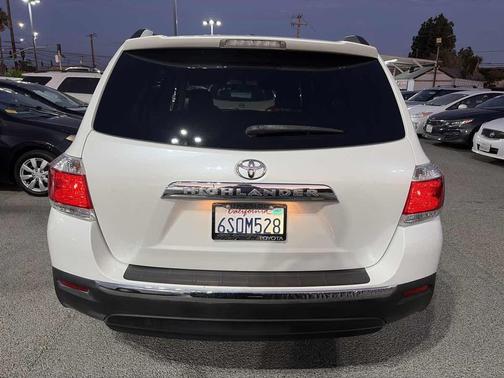 Blizzard Pearl 2011 Toyota Highlander SE