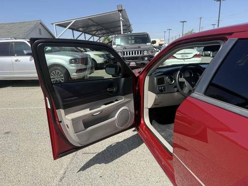 Inferno Red Crystal Pearl 2005 Dodge Magnum SE