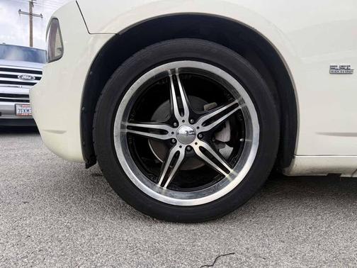 Cool Vanilla 2008 Dodge Charger Base