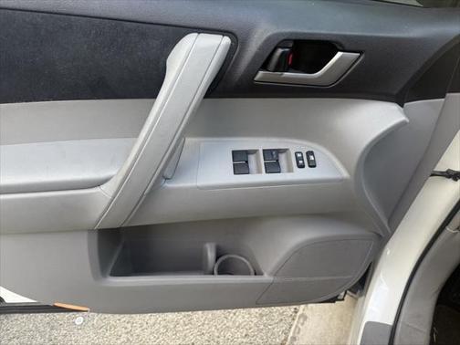 2013 Toyota Highlander SE