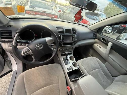 2013 Toyota Highlander SE
