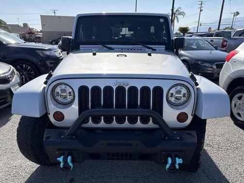 Bright Silver Metallic 2010 Jeep Wrangler Unlimited Sahara