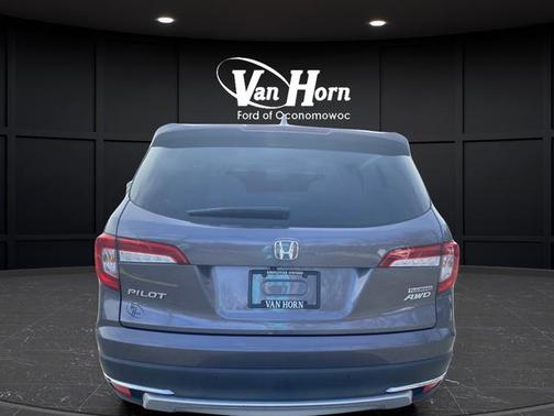 Modern Steel Metallic 2020 Honda Pilot Touring 8-Passenger