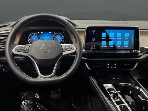 2024 Volkswagen Atlas 2.0T SE w/Technology 4MOTION