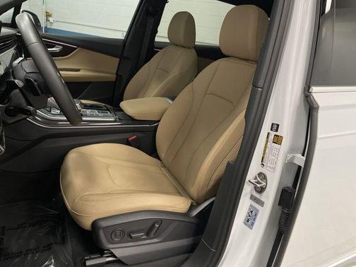 2023 Audi Q7 55 Premium Plus