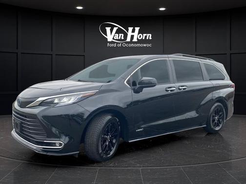 Midnight Black Metallic 2021 Toyota Sienna XLE 7 Passenger
