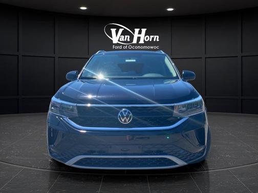 Deep Black Pearl 2022 Volkswagen Taos 1.5T SE