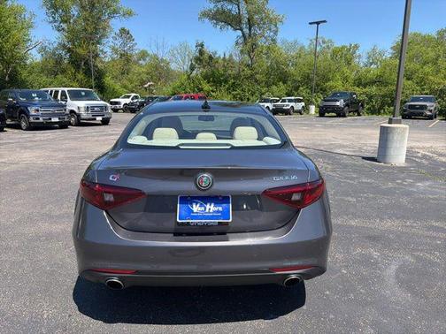 Vesuvio Gray Metallic 2018 Alfa Romeo Giulia Ti Lusso