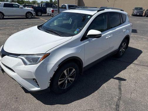 Super White 2018 Toyota RAV4 XLE