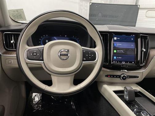 2022 Volvo XC60 B5 Momentum