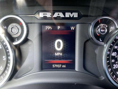 2021 RAM 2500 Tradesman Crew Cab 4x4 6'4' Box