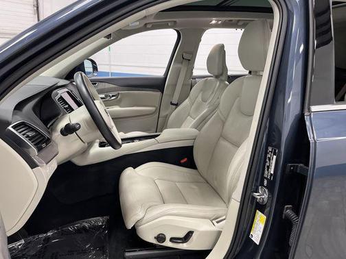 2022 Volvo XC90 Recharge Plug-In Hybrid T8 Inscription 6 Passenger