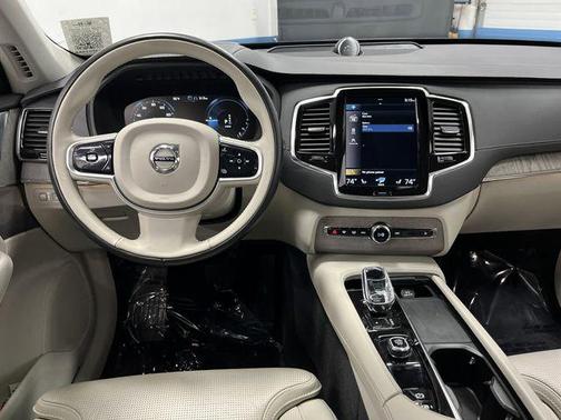 2022 Volvo XC90 Recharge Plug-In Hybrid T8 Inscription 6 Passenger