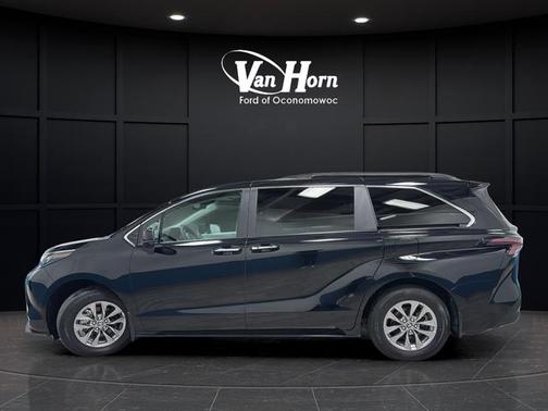 Midnight Black Metallic 2025 Toyota Sienna XLE