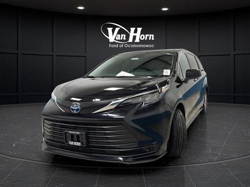 Midnight Black Metallic 2025 Toyota Sienna XLE