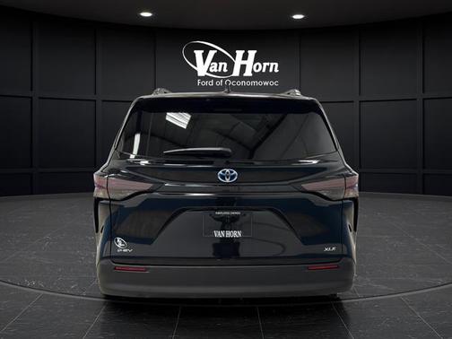 Midnight Black Metallic 2025 Toyota Sienna XLE