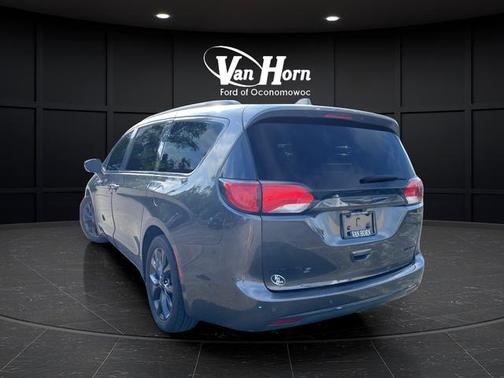 Granite Crystal Metallic Clearcoat 2019 Chrysler Pacifica Limited