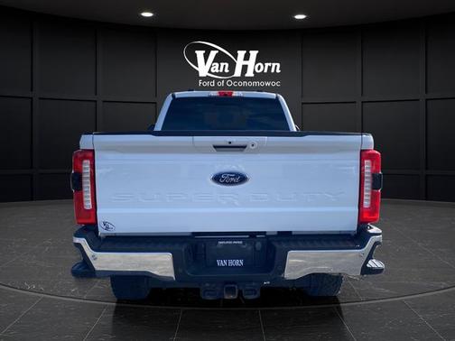 Oxford White 2024 Ford F-250 Lariat