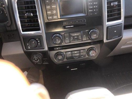 Photo 5 of 11 of 2016 Ford F-150 XLT